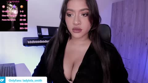 lolaasmith_21 online show from January 31, 2025, 9:05 pm
