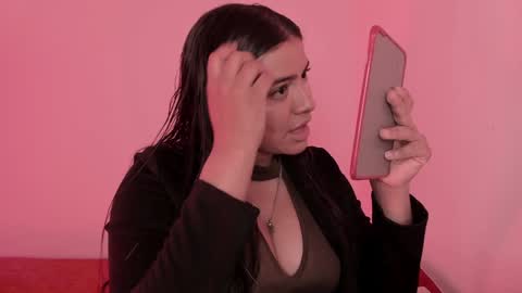 lolaasmith_21 online show from February 8, 2025, 7:05 pm