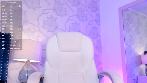 Snapshot of lolaberry_ chatting on April 23, 2026, 4:24 am Lola Berry online show from April 23, 2026, 4:24 am