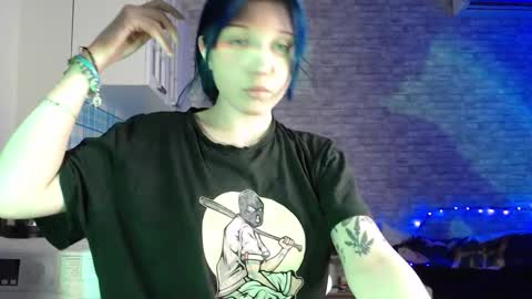 Lola online show from October 16, 2025, 8:54 pm