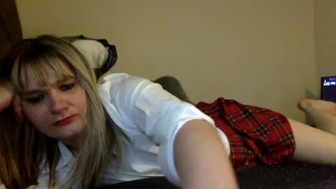 Snapshot of lolaherehi chatting on June 19, 2026, 10:02 pm LolaJackson online show from June 19, 2026, 10:02 pm