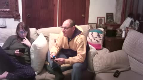 Snapshot of lolahueso chatting on February 19, 2025, 6:10 pm LOLA HUESO y ERIC online show from February 19, 2025, 6:10 pm