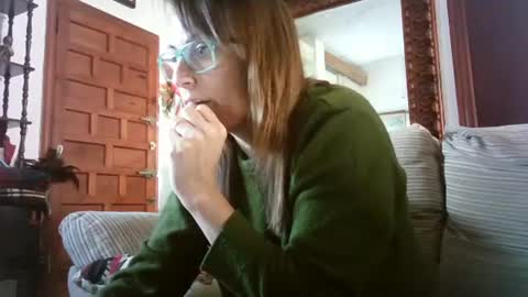 Snapshot of lolahueso chatting on February 26, 2025, 4:24 pm LOLA HUESO y ERIC online show from February 26, 2025, 4:24 pm