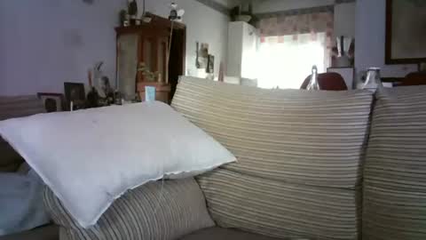 Snapshot of lolahueso chatting on December 16, 2025, 9:36 am LOLA HUESO y ERIC online show from December 16, 2025, 9:36 am