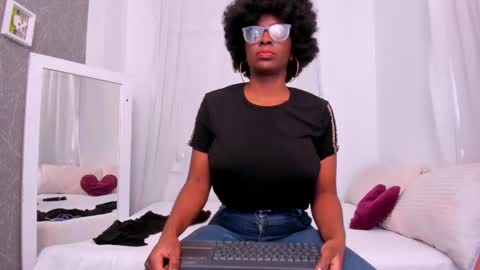 lola online show from September 29, 2025, 12:43 pm