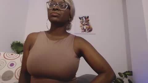 lola online show from October 19, 2025, 5:19 am