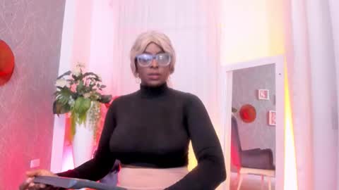 lola online show from October 22, 2025, 4:24 am