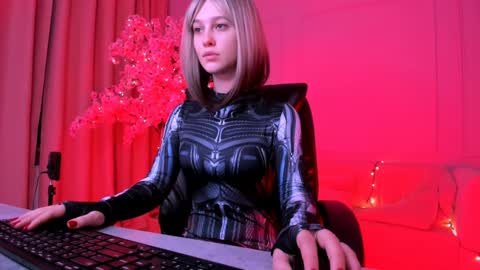 lolalemona online show from December 15, 2024, 7:24 am