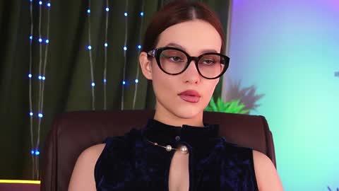 lolalemona online show from April 17, 2026, 1:47 pm