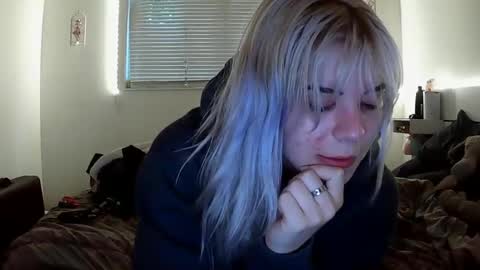 Lola Lixx online show from September 12, 2025, 3:01 pm