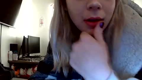 Lola Lixx online show from November 30, 2025, 12:09 pm