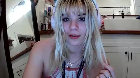 Snapshot of lolalixx6969 chatting on May 4, 2026, 11:06 am Lola Lixx online show from May 4, 2026, 11:06 am