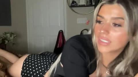 lolamarie_ online show from January 19, 2026, 4:16 am