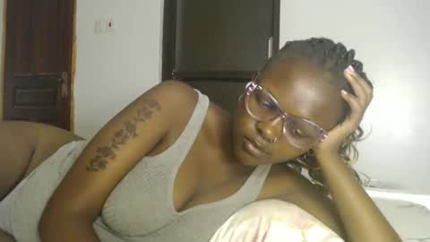 lolamia7 online show from March 10, 2025, 7:10 am