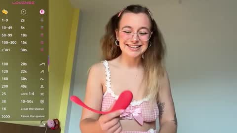 Lolatheangel online show from November 18, 2025, 5:56 am