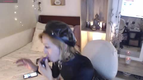 Snapshot of lolis_sweet_submisive chatting on March 5, 2026, 4:19 am Dear tippers follow me on my new cb account lennarogers online show from March 5, 2026, 4:19 am