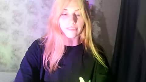 LollaLaKiss online show from September 23, 2025, 2:20 pm