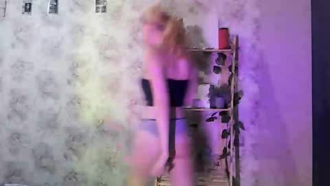 LollaLaKiss online show from September 26, 2025, 10:08 am