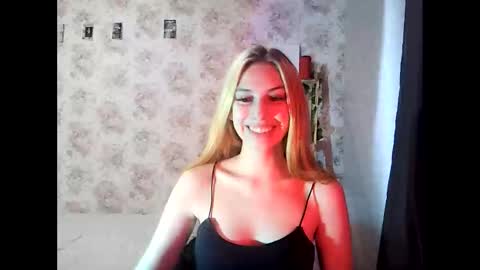 LollaLaKiss online show from October 26, 2025, 1:44 am