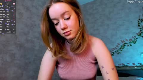 Mia online show from December 5, 2024, 2:11 pm