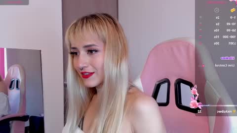 Snapshot of lolly_js_ chatting on December 20, 2024, 3:31 pm Lolly online show from December 20, 2024, 3:31 pm