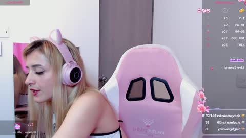 Snapshot of lolly_js_ chatting on December 26, 2024, 4:47 pm Lolly online show from December 26, 2024, 4:47 pm