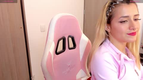 Snapshot of lolly_js_ chatting on January 3, 2025, 2:54 am Lolly online show from January 3, 2025, 2:54 am