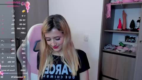 Snapshot of lolly_js_ chatting on January 10, 2025, 3:29 am Lolly online show from January 10, 2025, 3:29 am