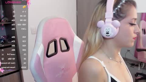 Snapshot of lolly_js_ chatting on February 6, 2025, 2:33 am Lolly online show from February 6, 2025, 2:33 am