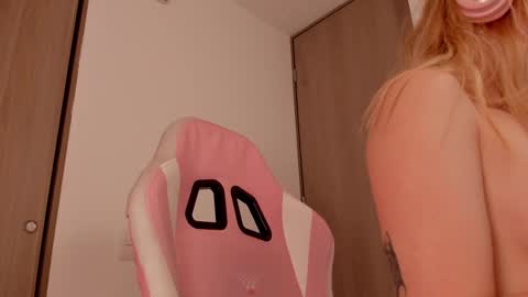 Snapshot of lolly_js_ chatting on March 7, 2025, 7:52 am Lolly online show from March 7, 2025, 7:52 am