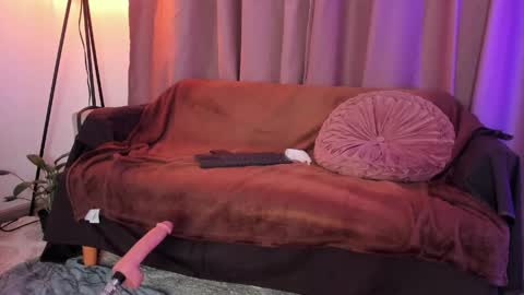 Lolly  online show from May 16, 2026, 2:52 am