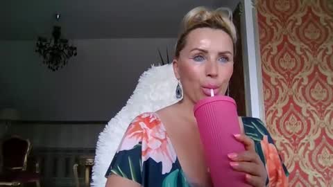 Snapshot of lollyta2023 chatting on March 11, 2025, 12:39 pm Roxy online show from March 11, 2025, 12:39 pm