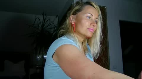 Roxy online show from December 14, 2025, 2:33 pm