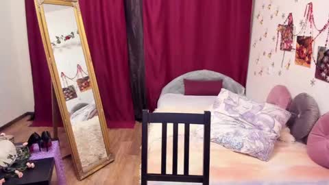 LoloMercier online show from January 26, 2025, 8:34 pm