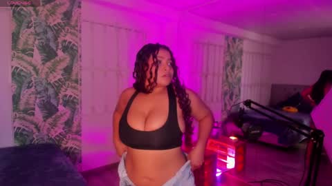 Snapshot of loly_marce chatting on April 4, 2026, 8:39 pm loly_marce online show from April 4, 2026, 8:39 pm