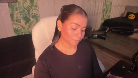 Snapshot of loly_marce chatting on April 17, 2026, 8:01 pm loly_marce online show from April 17, 2026, 8:01 pm