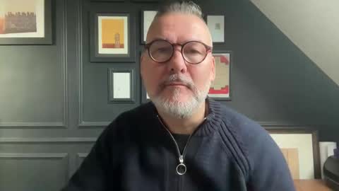 EnglishBear online show from December 19, 2025, 9:16 am