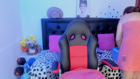 Jennifer  online show from November 10, 2025, 4:39 pm