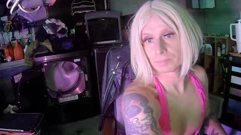 Snapshot of longbeachcd69 chatting on December 18, 2025, 11:33 pm longbeachcd69 online show from December 18, 2025, 11:33 pm