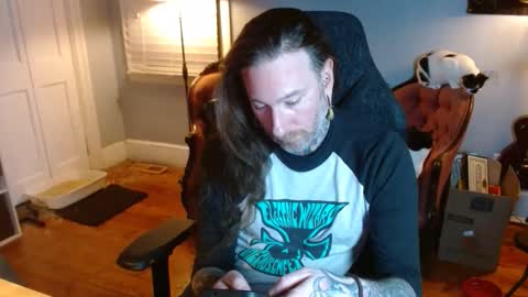 Snapshot of longhair021 chatting on December 5, 2025, 1:25 am longhair online show from December 5, 2025, 1:25 am