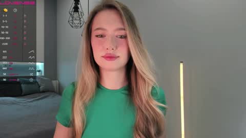 Snapshot of longoriaeva chatting on December 5, 2025, 3:30 pm Eva online show from December 5, 2025, 3:30 pm