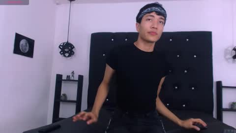 Snapshot of look_pirs chatting on January 7, 2026, 7:27 pm look pirs online show from January 7, 2026, 7:27 pm