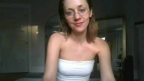 Snapshot of looking444love888 chatting on September 9, 2025, 10:53 pm Elanor online show from September 9, 2025, 10:53 pm