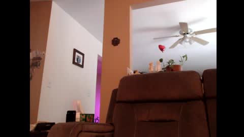 looking469 online show from October 10, 2025, 4:39 pm