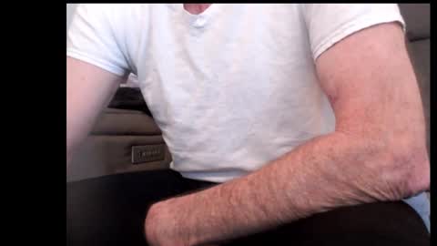 looking469 online show from November 12, 2025, 6:30 pm