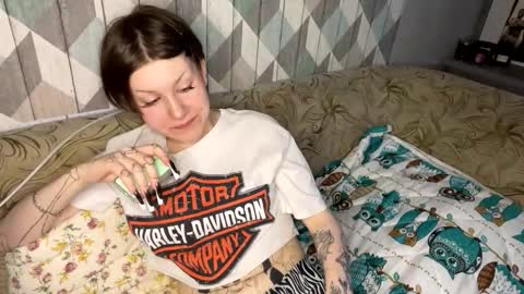 EVA online show from November 23, 2025, 6:35 am