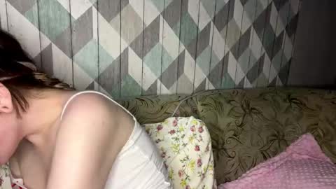 EVA online show from December 4, 2025, 7:00 pm