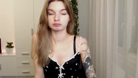 Luna online show from November 8, 2025, 2:17 pm