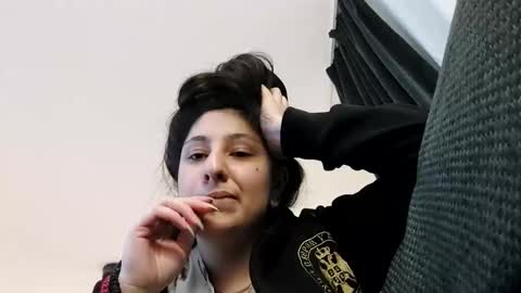 Snapshot of loolaunshaved chatting on October 26, 2025, 5:19 pm loolaunshaved online show from October 26, 2025, 5:19 pm