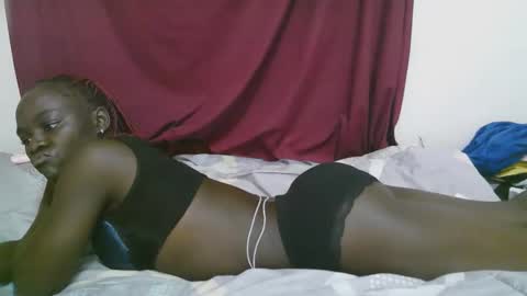 lora_amor online show from September 18, 2025, 3:14 pm